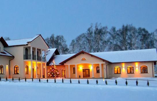 Hôtel Potocki Dwor à Jędrzejów Extérieur photo