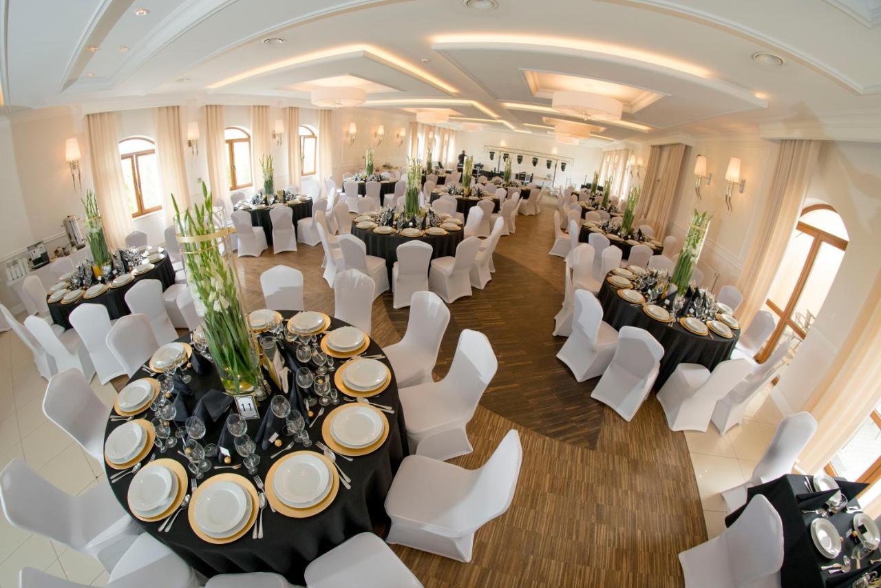 Hôtel Potocki Dwor à Jędrzejów Extérieur photo